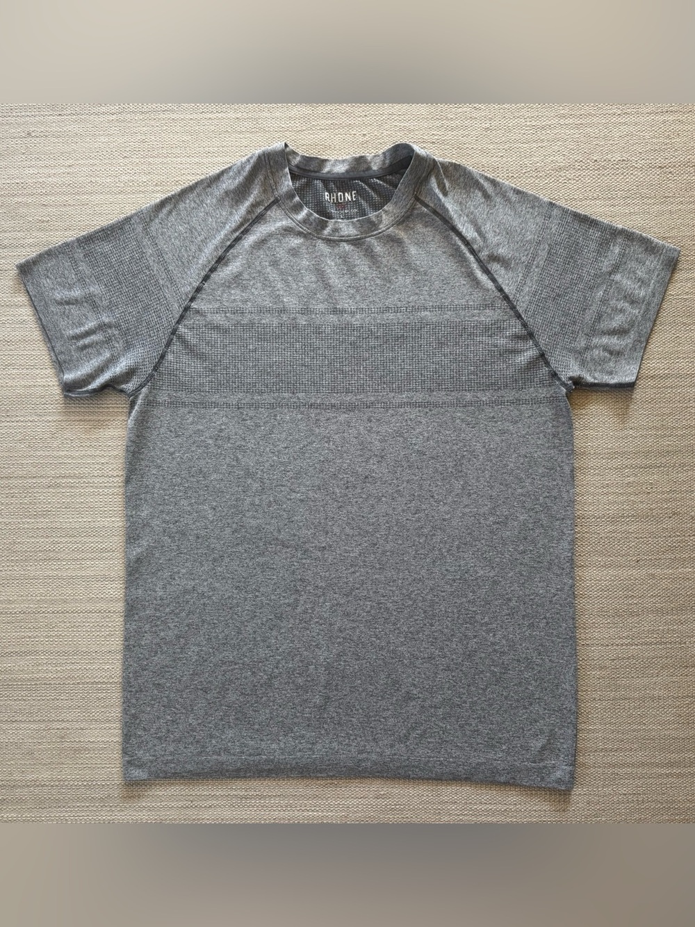 Rhone Method grey seamless short sleeve athletic active t-shirt men’s size L